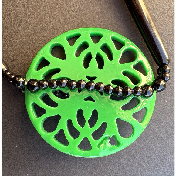 Vintage Joan Rivers Acrylic Lucite Cutout Green & Black Necklace Unique Rare 36" - Picture 5 of 8